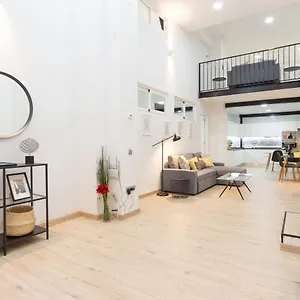 modern-spacious-apartment-in-the-old-town-ii.es-andalucia.com/